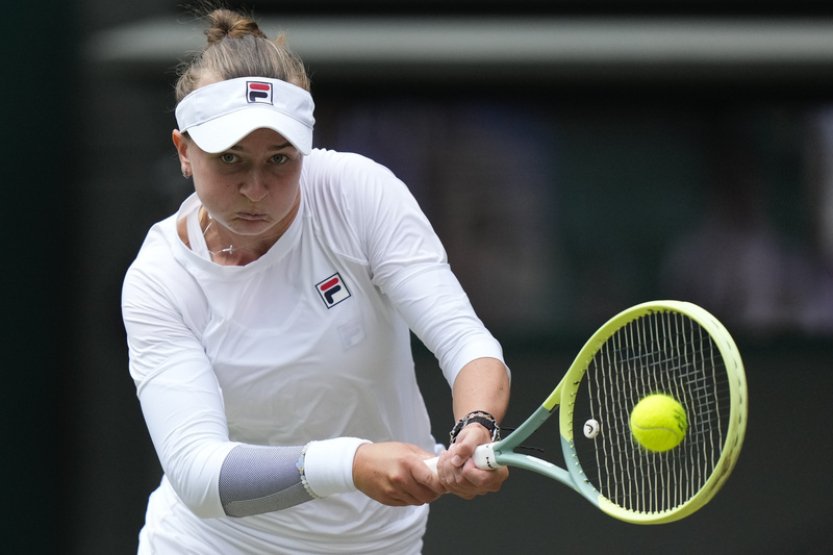 Krejčíková bude hrát s bývalou šampionkou Rybakinovou o wimbledonské finále