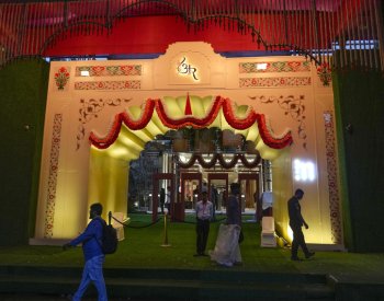 Začíná čtyřdenní svatba syna jednoho z nejbohatších mužů v Asii Ambáního