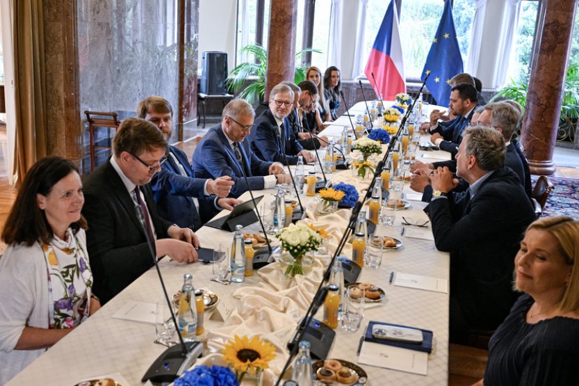 Fiala vybídl české europoslance ke spolupráci, zástupci ANO nepřišli