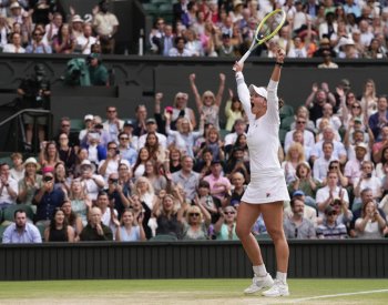 Česká televize mimořádně v sobotu odvysílá finále Wimbledonu s Krejčíkovou