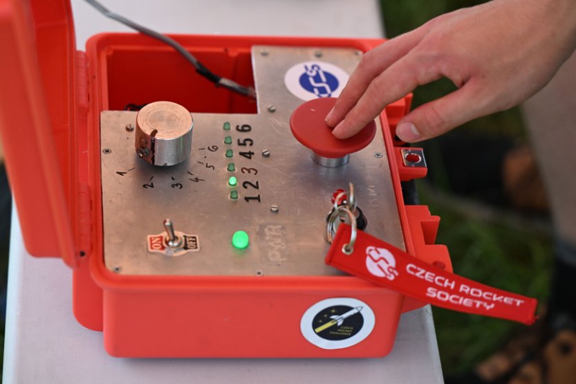 Studenti soutěžili v sestrojování raket, které musely bezpečně přepravit vejce