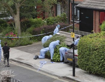 V Británii byl zadržen muž v souvislosti s nálezem lidských pozůstatků v kufrech