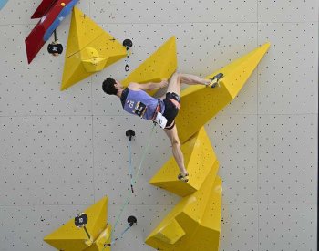 Ondra v generálce na olympijský závod lezců zvládl v Chamonix kvalifikaci