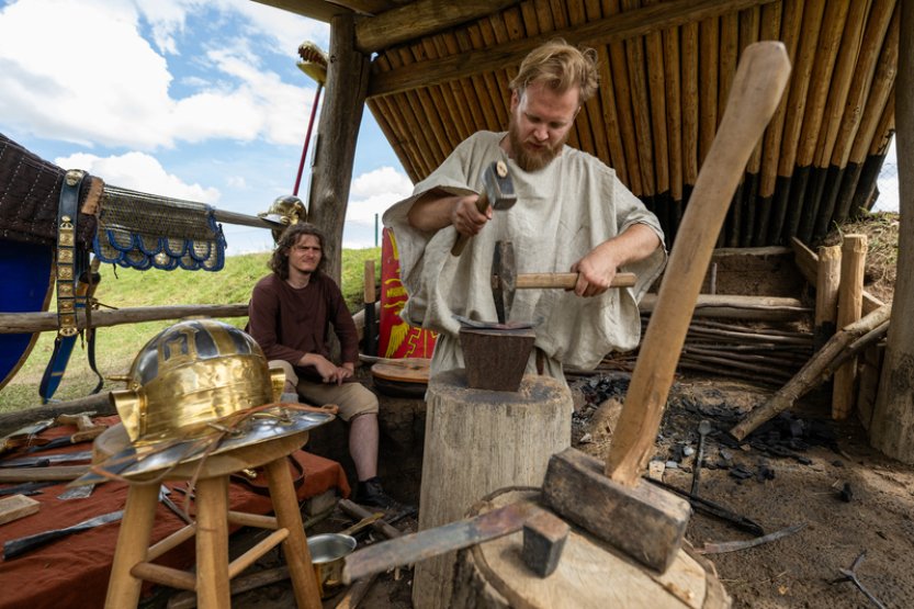 Archeopark Všestary se vrátil do doby Keltů a Římanů, tavilo se železo