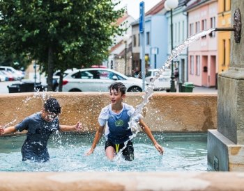 V části Česka teploty v pondělí a úterý opět překročí 31 stupňů