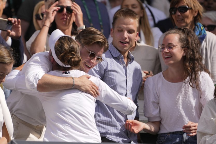 Krejčíkové fandil ve Wimbledonu i hokejista Dostál. Zvládla to skvěle, řekl