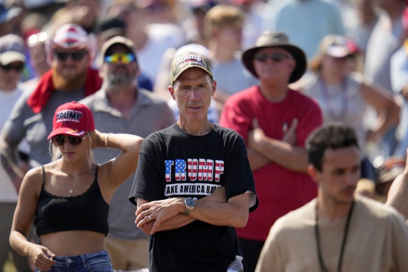 Svědci vypověděli, že před útokem na Trumpa upozorňovali policii na střelce