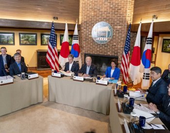 Biden: Svět je díky partnerství USA, Japonska a Jižní Koreje bezpečnější