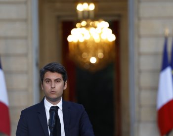 Prezident Macron a premiér Attal už nejsou tak zadobře jako dřív, píší média