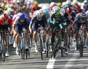 Cyklisty na Tour čeká po dni volna poslední spurterská etapa