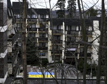 Policie stíhá sedm aktivistů za namalování ukrajinské vlajky u ruských domů