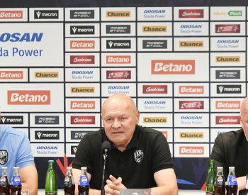 Fotbalisté Plzně chtějí do hlavní fáze pohárů a v lize zamíchat bojem o titul