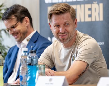 Fotbalisté Hradce chtějí potvrdit vzestup, opatrně mluví o pohárech