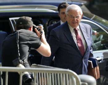 Porota uznala vinu senátora Menendeze v korupční kauze, jednal v zájmu Egypta