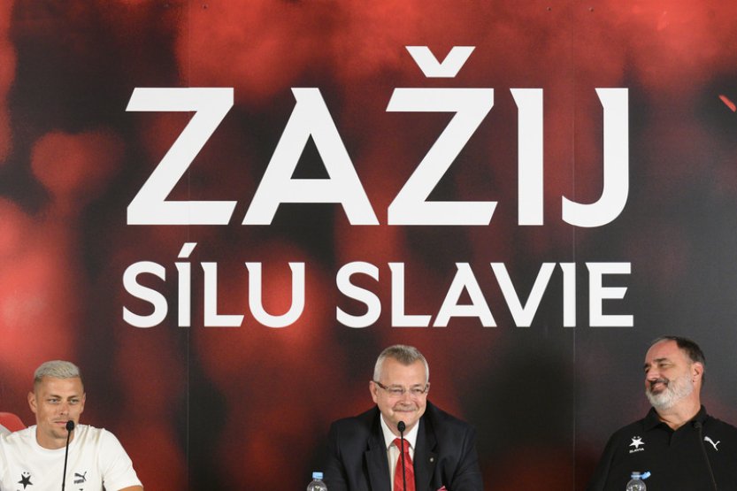 Fotbalová Slavia je blízko k návratu Olayinky, usiluje také o Chama