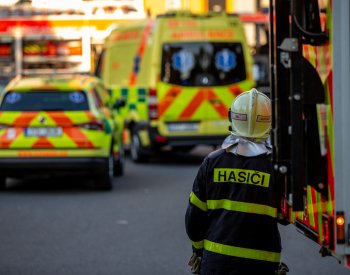 V areálu bazénu v Olomouci zřejmě unikl chlor, záchranáři ošetřili devět lidí