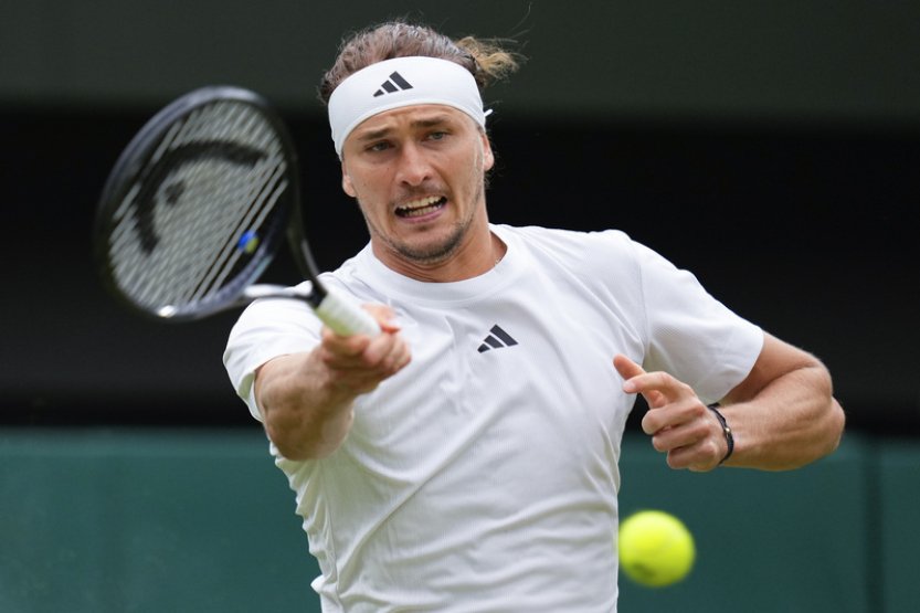 Zverev po zranění kolena z Wimbledonu zvládl na antuce 1. kolo v Hamburku