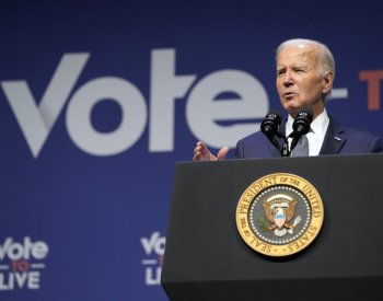 Biden za pokračující rebelie ve straně představuje nové plány