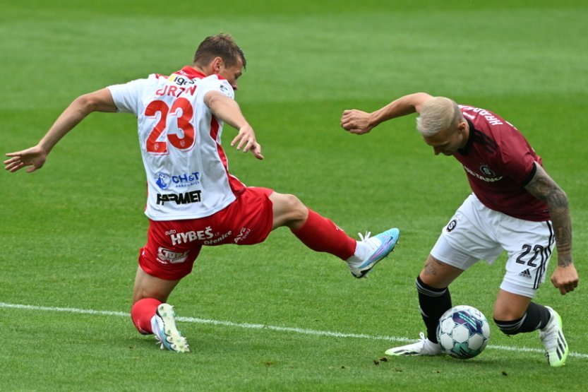 Fotbalisté Sparty vykročí za třetím titulem po sobě v pátek proti Pardubicím