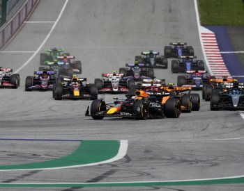 Sezona F1 vstoupí v Maďarsku do druhé půlky, Verstappen bude čelit i mercedesům
