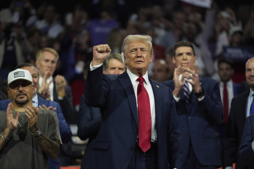 Trump přijal nominaci do voleb a zopakoval, že přežil s boží pomocí