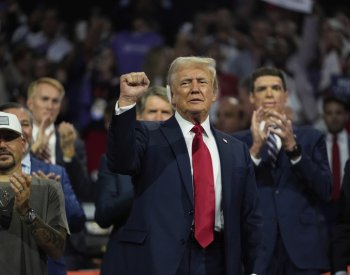 Trump přijal nominaci do voleb a zopakoval, že přežil s boží pomocí