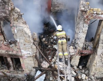 Tři oběti, včetně dítěte, si vyžádal útok na Mykolajiv, zasáhl dětské hřiště