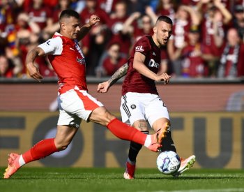 Favoritem fotbalové ligy je pro bookmakery Slavia, věří jí i nejvíce sázkařů