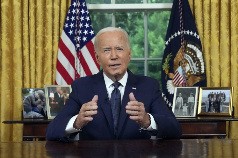 Biden odstupuje z kandidatury, podpořil Harrisovou