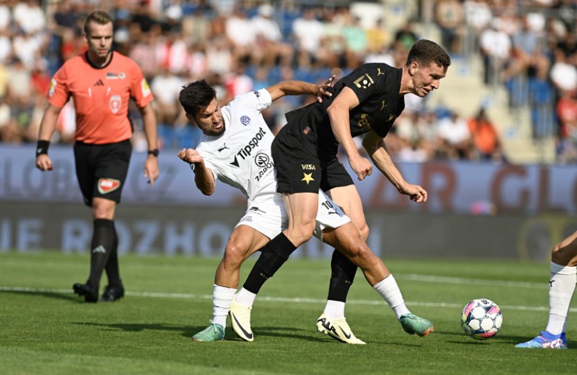 Slavia na úvod ligové sezony jen remizovala na Slovácku bez branek