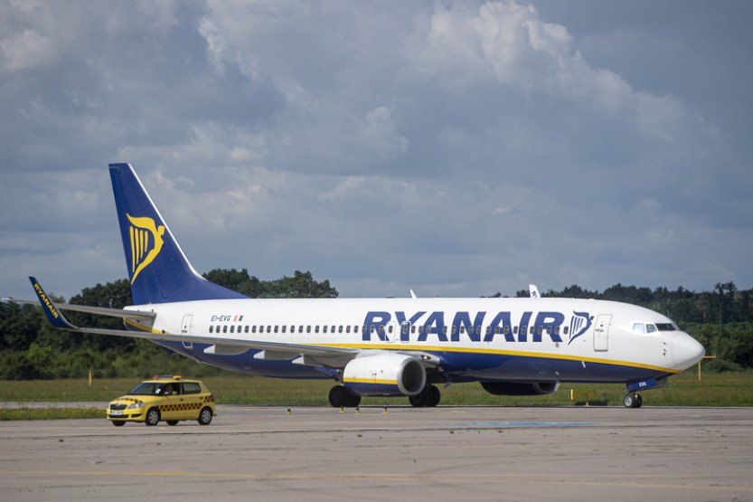Ryanairu překvapivě klesl čtvrtletní zisk o 46 procent, méně vybral na letenkách