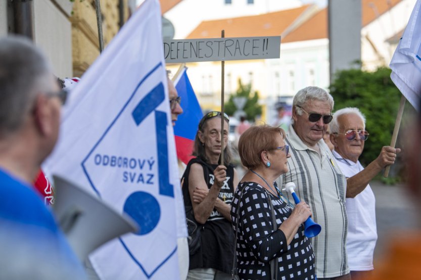 Odboráři veřejného sektoru zvažují stávkovou pohotovost kvůli růstu platů