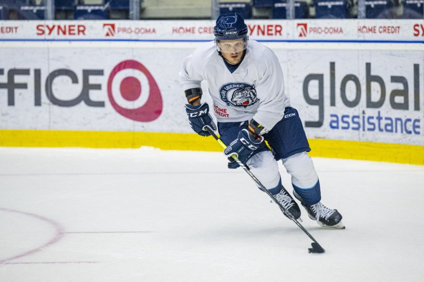 Hokejisté Liberce jsou zpátky na ledě, po návratu z NHL je s týmem i zadák Šimek