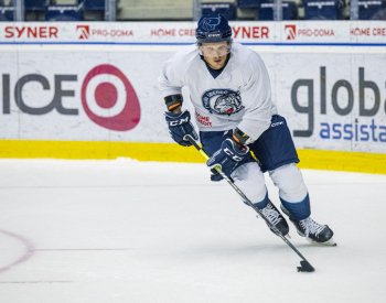 Hokejisté Liberce jsou zpátky na ledě, po návratu z NHL je s týmem i zadák Šimek