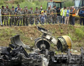 Při nehodě letounu v Nepálu zahynulo 18 lidí, přežil jen pilot
