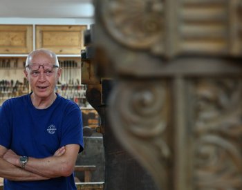 Restaurátor ve Velkém Meziříčí: Škoda, že už nábytek nevydrží sto let jako dřív