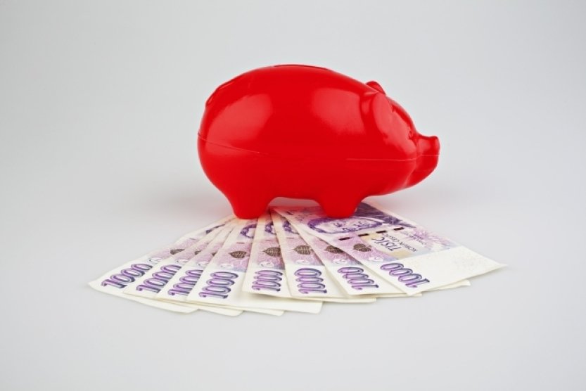 Průzkum: Dvě třetiny rodičů spoří svým dětem na budoucnost