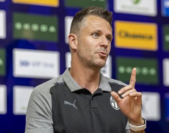 Česká liga je výš než litevská, snad se rozdíl projeví, doufá Holoubek