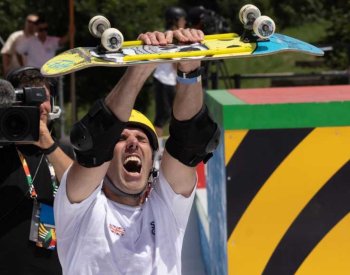 Skateboardistu MacDonalda čeká debut na OH, přitom za týden mu bude 51 let