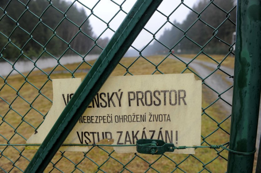 Stát by měl vlastnit nejdůležitější vojenské objekty, novelu schválila vláda