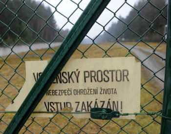 Stát by měl vlastnit nejdůležitější vojenské objekty, novelu schválila vláda