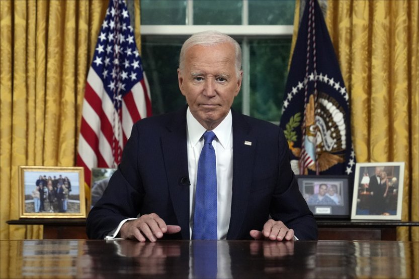 Obrana demokracie je důležitější než funkce, řekl Biden k odstoupení
