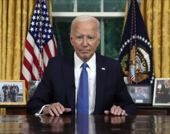 Obrana demokracie je důležitější než funkce, řekl Biden k odstoupení
