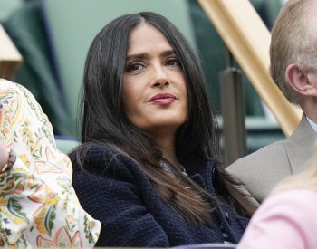 Le Figaro: Herci Statham a Hayeková či princ Albert se účastnili OH, nebo skoro