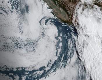 Hilary se posouvá k mexickému pobřeží, záplavy mohou být až katastrofální