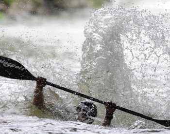 V Rakousku pátrají po českém vodákovi na řece Salze
