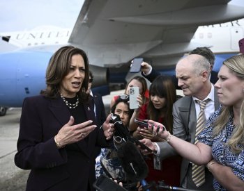 Harrisová řekla, že je připravena debatovat s Trumpem, chce původní termín