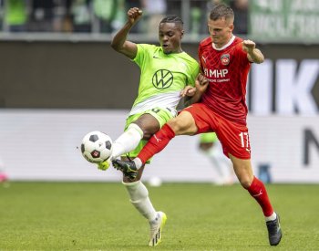 Čvančara začal v německé lize dvěma góly, Černý pomohl k výhře asistencí