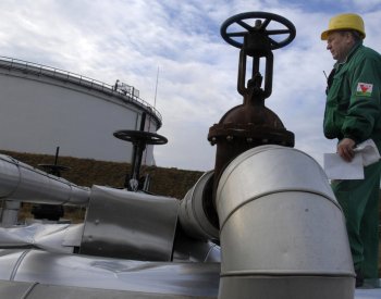 Maďarsko za přerušený tranzit ruské ropy viní Ukrajinu z vydírání