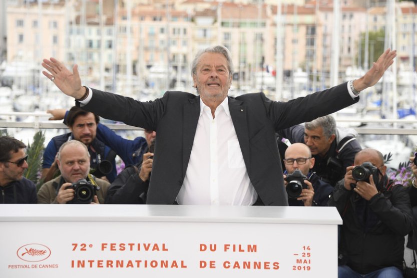 Herec Delon nebude kvůli zdraví souzen za nelegální držení 72 zbraní